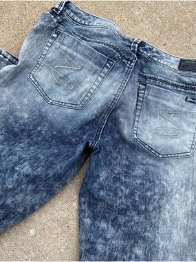 Seven7 Women's Washed Blue Jeggings - Distressed Denim Look